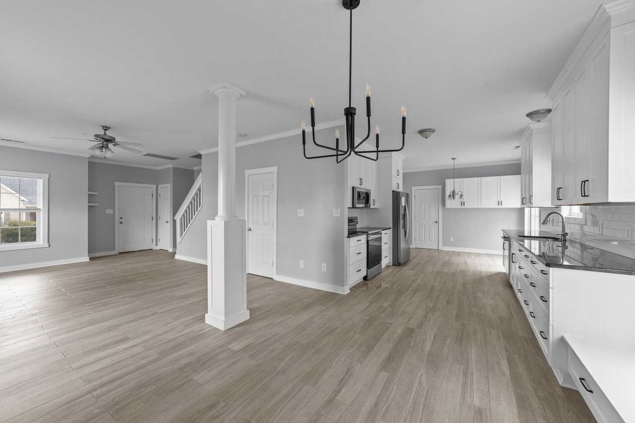 4221 Bay Rum Ln - Photo 7 of 36