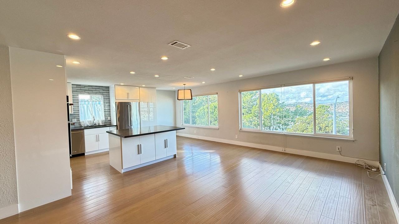 901 Holyoke St - Photo 6 of 24