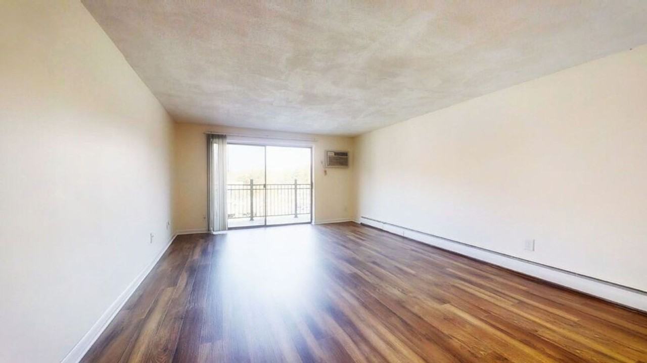 243 Main St - Photo 4 of 12