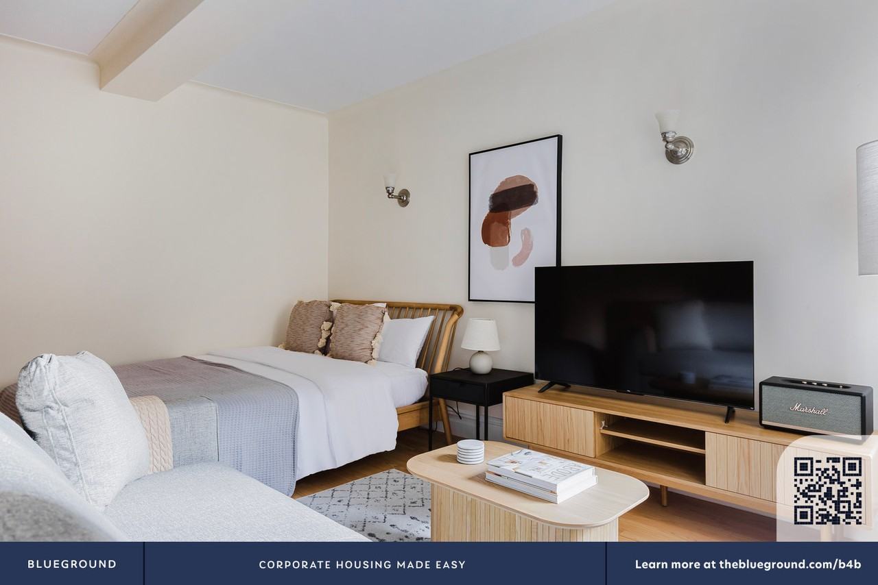 95 Christopher St #1680 - Photo 5 of 19