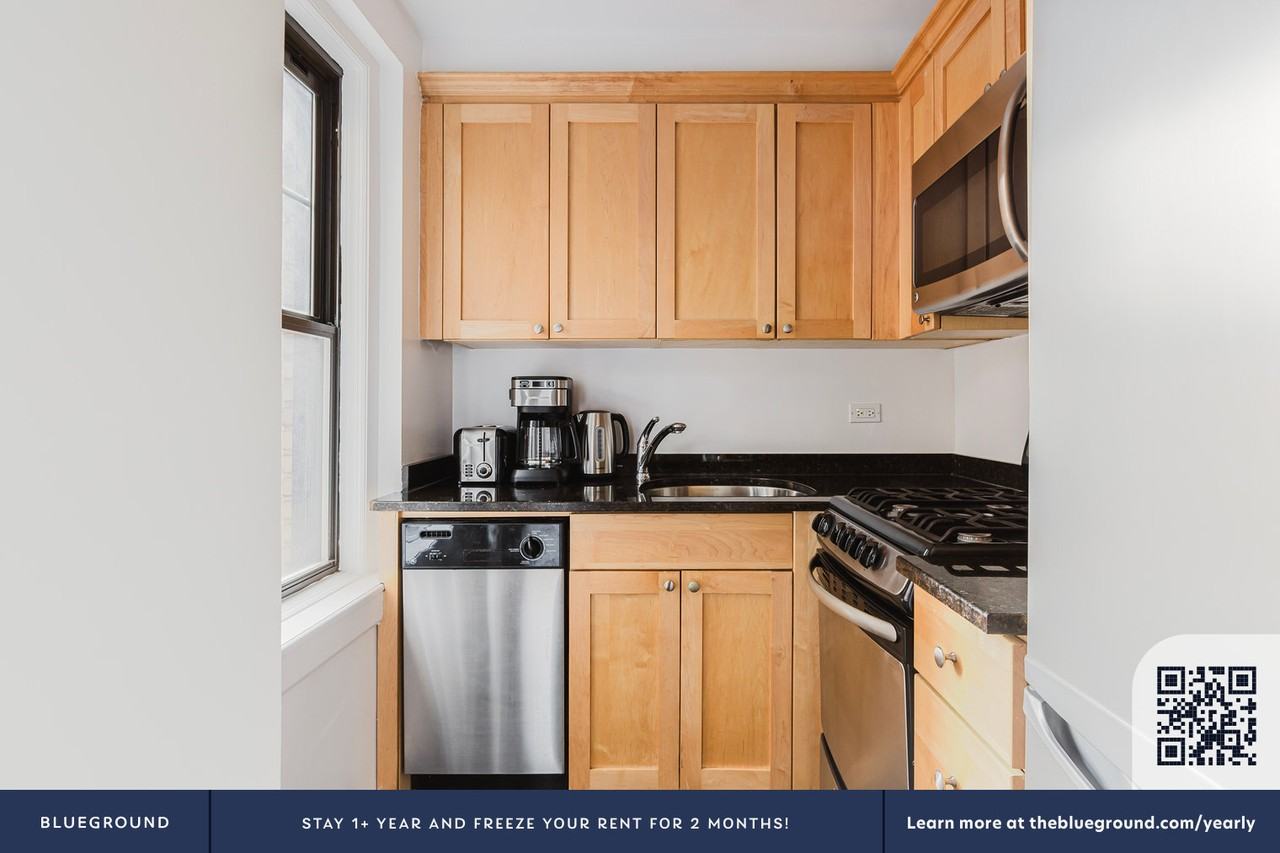 95 Christopher St #1680 - Photo 7 of 19