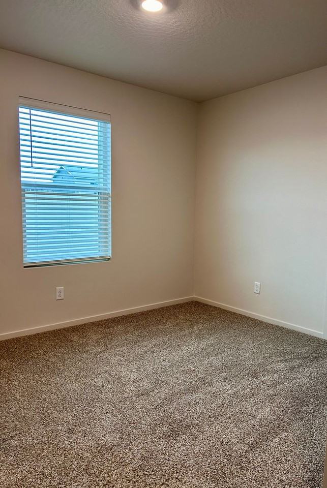 132 S Panda Ct - Photo 3 of 11