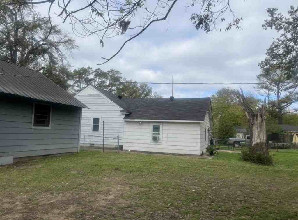 423 Mccool St - Photo 2 of 6