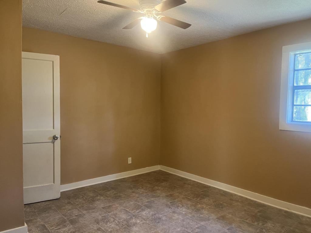 423 Mccool St - Photo 3 of 6