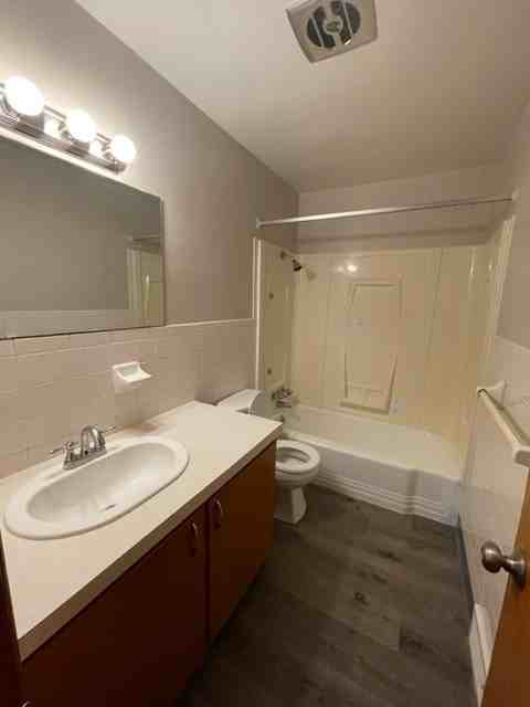 205 Argyle Ave - Photo 3 of 13