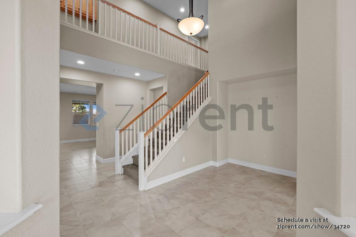411 Lakeview Ct - Photo 3 of 46