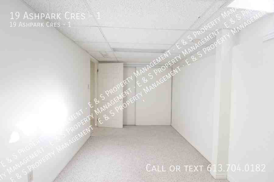 19 Ashpark Cres #1 - Photo 3 of 26