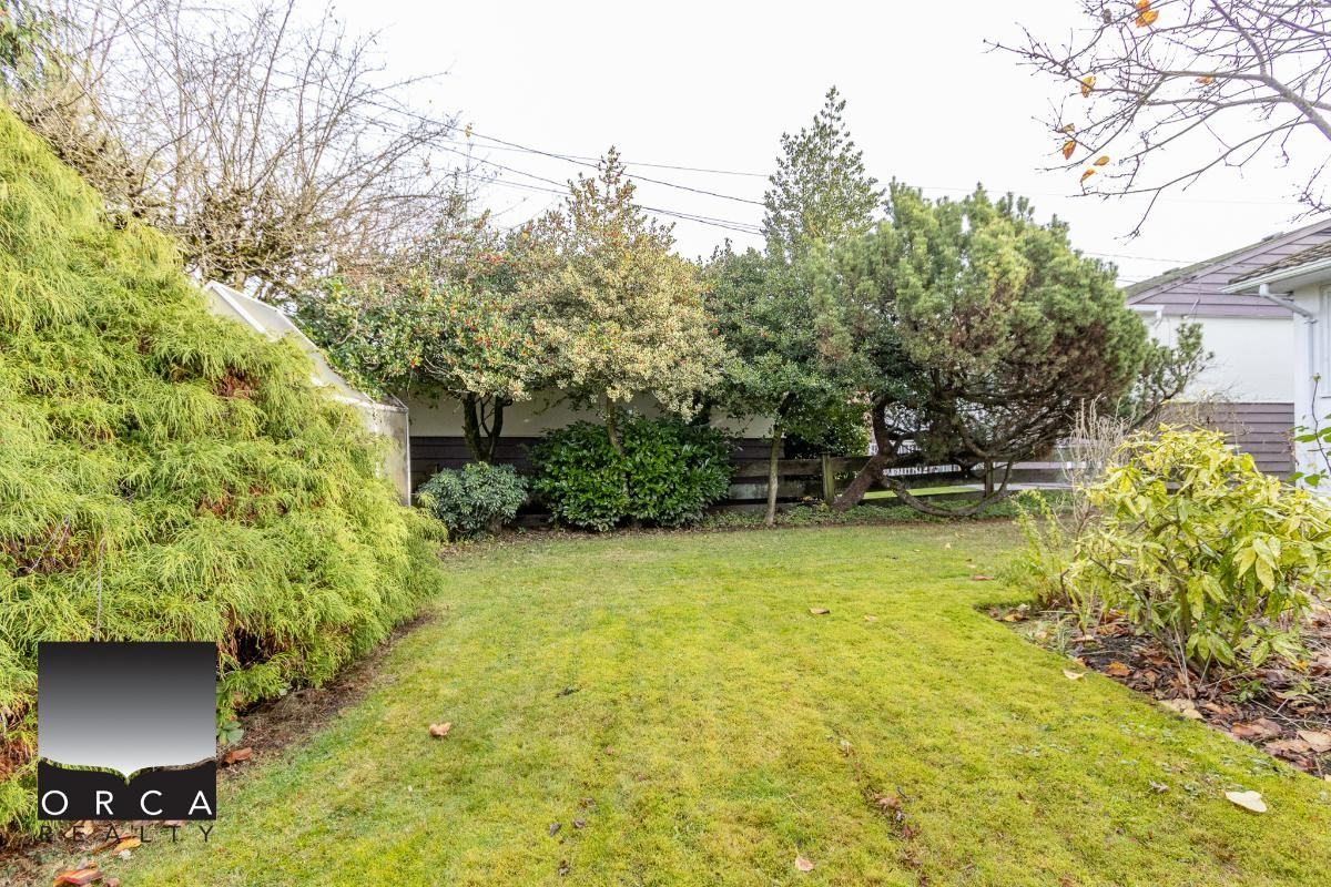 2479 King Edward Ave W - Photo 2 of 12