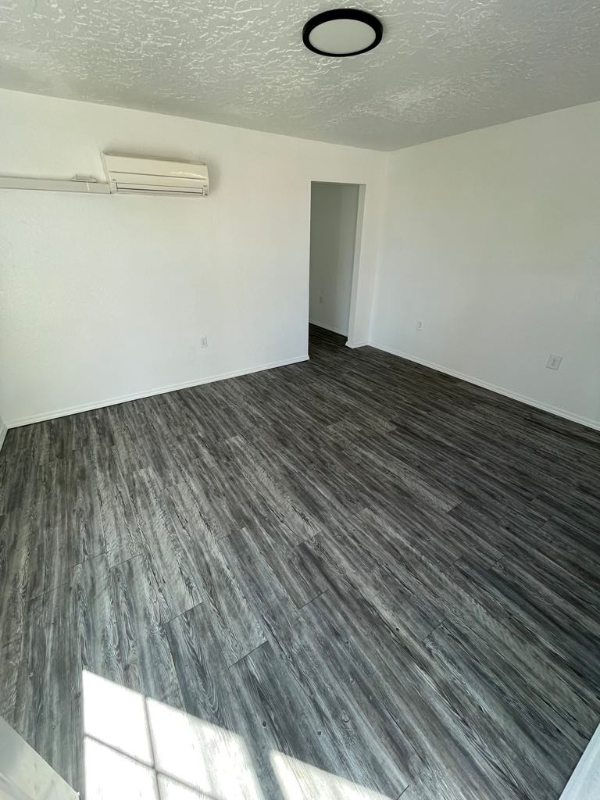 406 S Abilene Ave - Photo 2 of 11