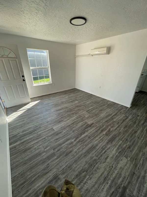 406 S Abilene Ave - Photo 3 of 11