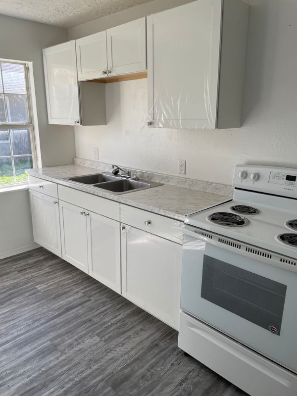 406 S Abilene Ave - Photo 4 of 11