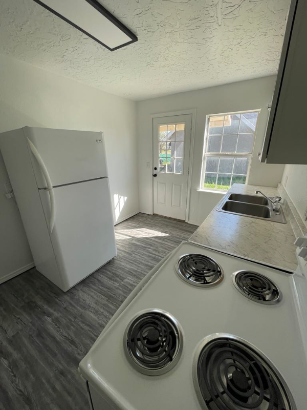 406 S Abilene Ave - Photo 5 of 11