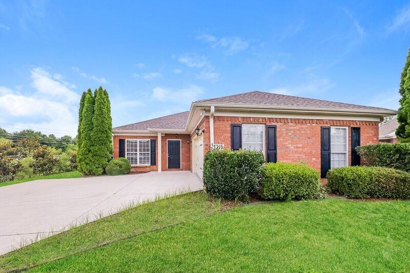 3211 Pierside Cir Se - Photo 3 of 19