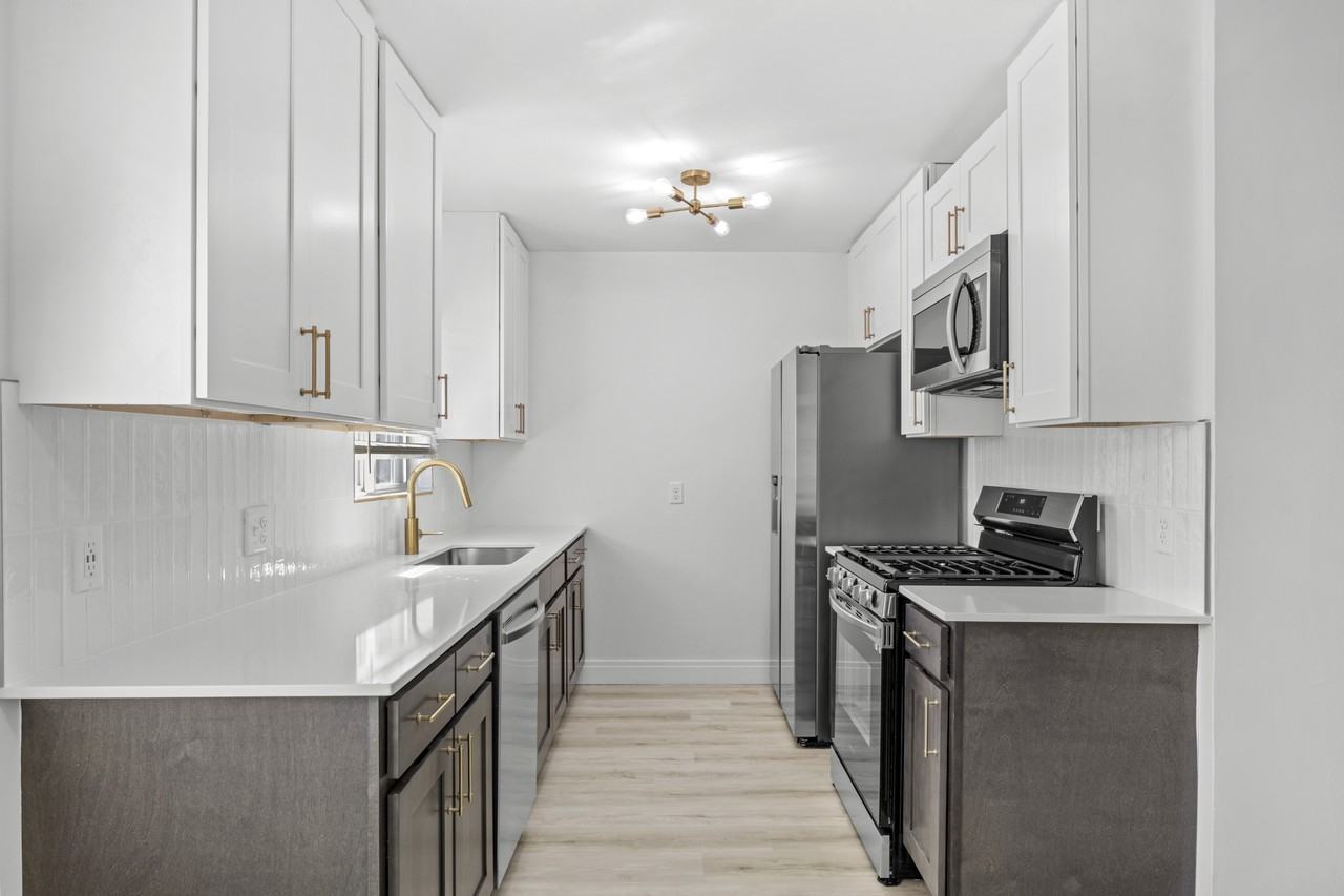 Cadence of Newport - Photo 2 of 50