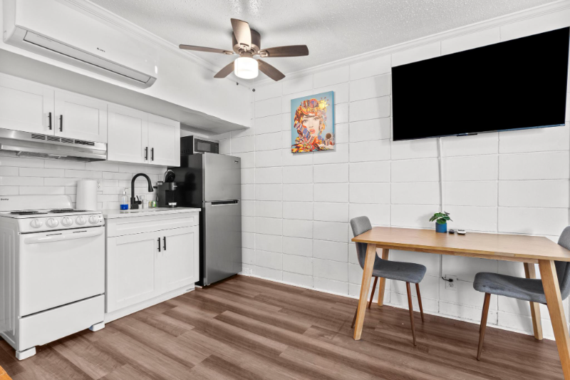 425 2nd St N #14 - Photo 3 of 8