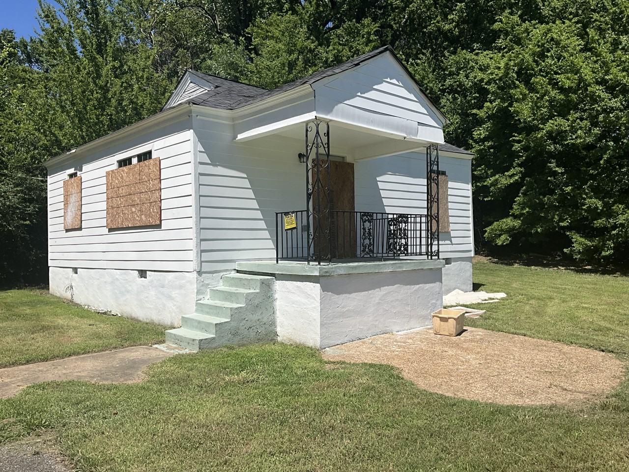 1666 Victor St - Photo 2 of 3