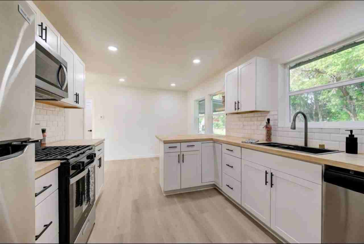 4713 N Prospect Ave #4713 - Photo 3 of 15