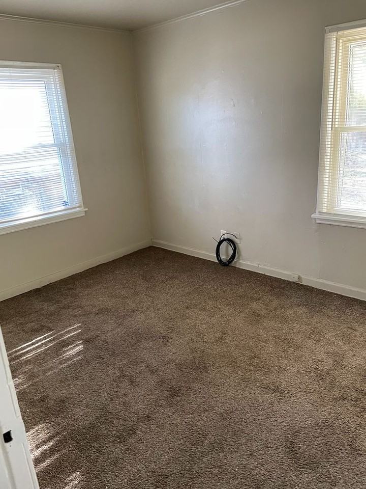 2708 N Main St - Photo 3 of 6