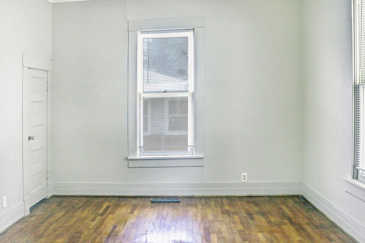 221 N O St - Photo 3 of 8