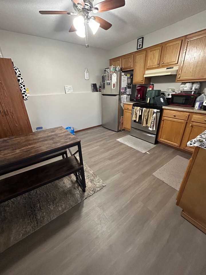 801 Evergreen Dr Lowr - Photo 2 of 7