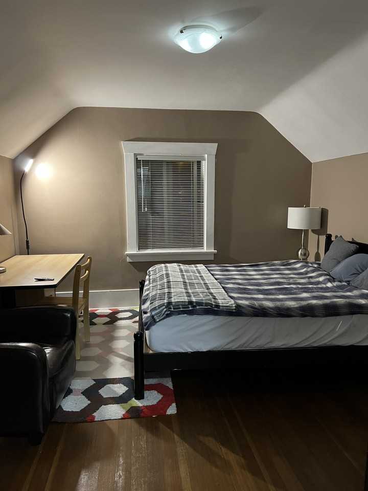 1595 Renfrew St - Photo 5 of 9
