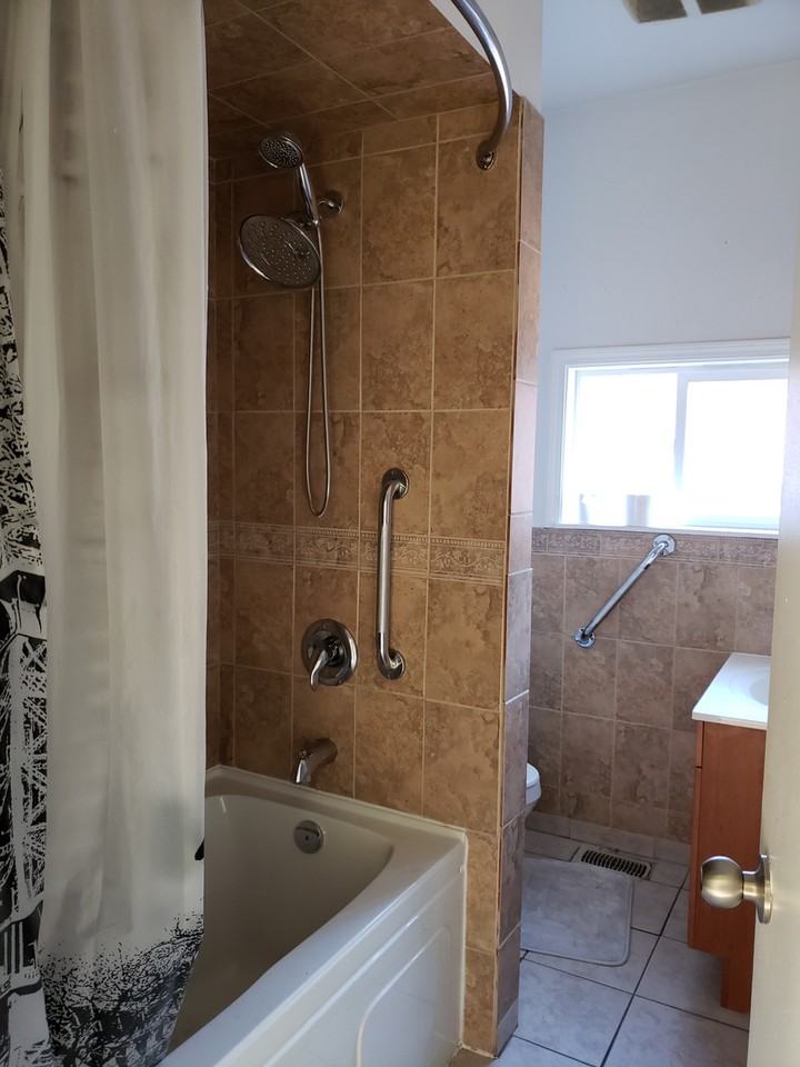 1595 Renfrew St - Photo 2 of 9