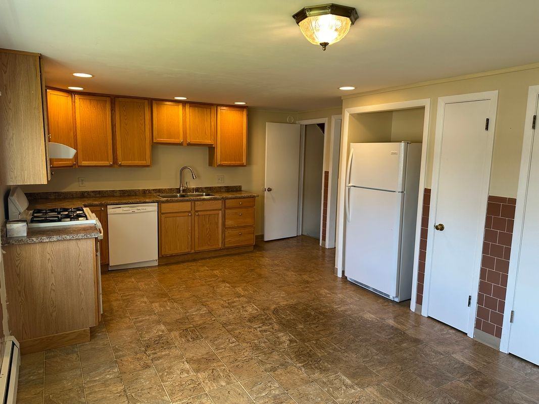 142 Throop Ave - Photo 2 of 20