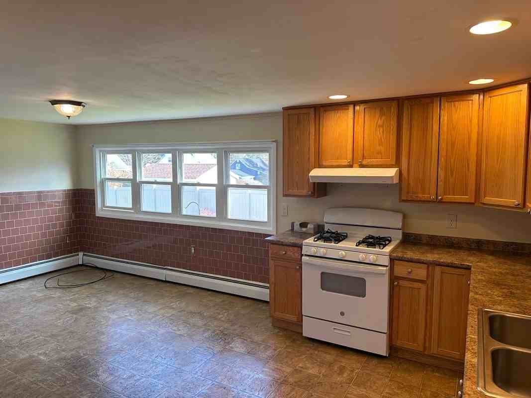 142 Throop Ave - Photo 3 of 20