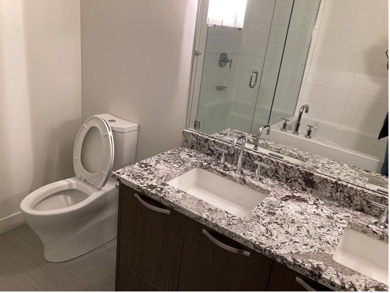 Emerald Penthouses - Photo 2 of 18