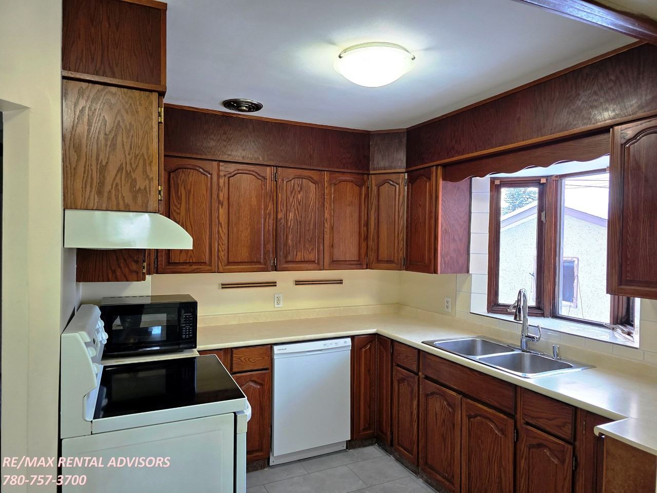 13528 123 St Nw - Photo 2 of 16