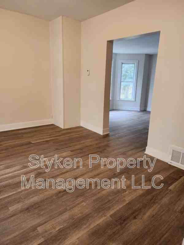 1338 E Chestnut St - Photo 3 of 10