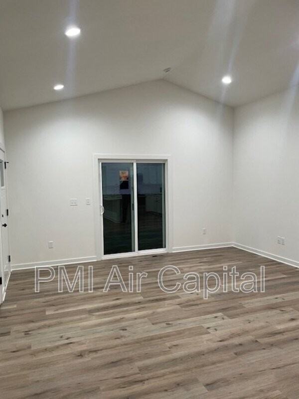 5273 N Pinecrest St - Photo 3 of 6