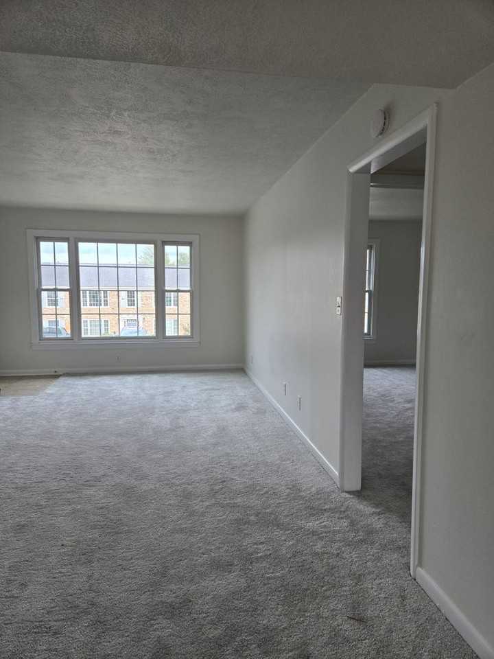 Brandon Ladd Apartments & Townhomes - Photo 3 of 7