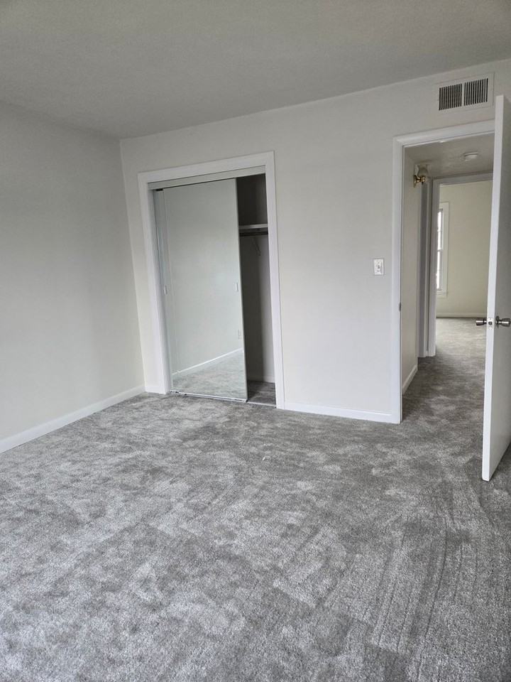 Brandon Ladd Apartments & Townhomes - Photo 6 of 7