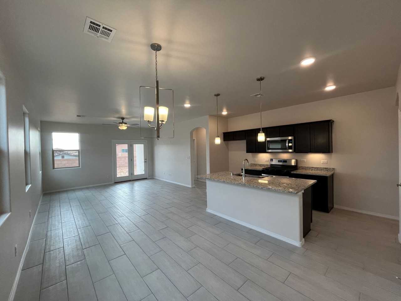 2856 Cambridge Ave Ne - Photo 2 of 20