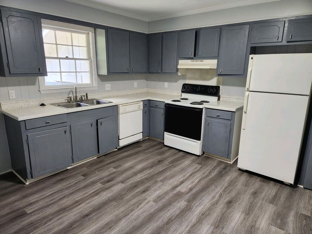 Crimson Apple Valley - Photo 3 of 9