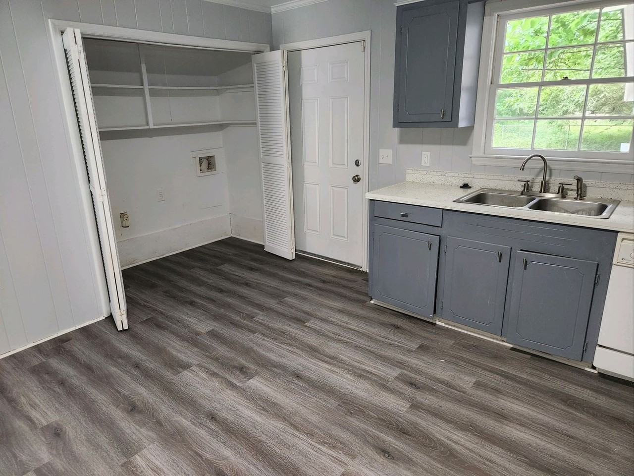 Crimson Apple Valley - Photo 4 of 9