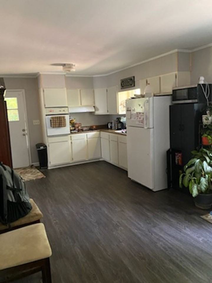 1203 Edgewood Dr - Photo 2 of 8