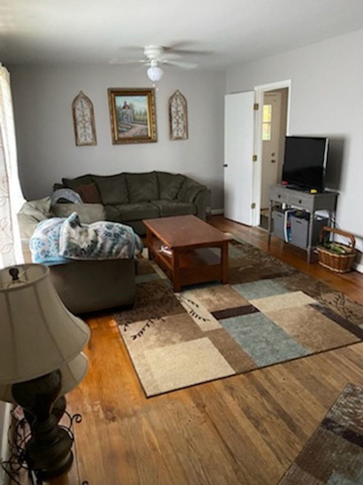 1203 Edgewood Dr - Photo 3 of 8