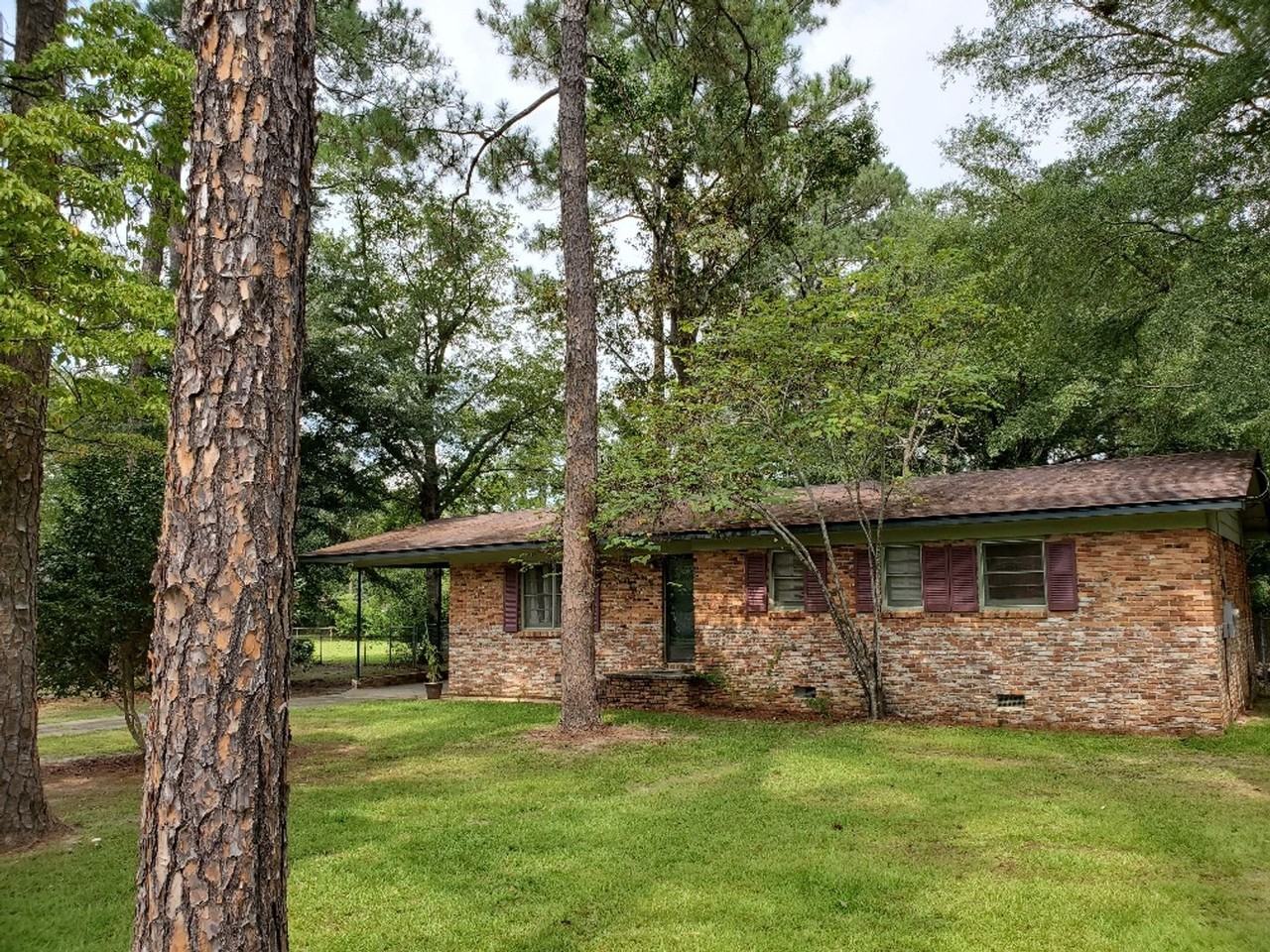 1203 Edgewood Dr