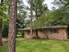featured image of 1203 Edgewood Dr