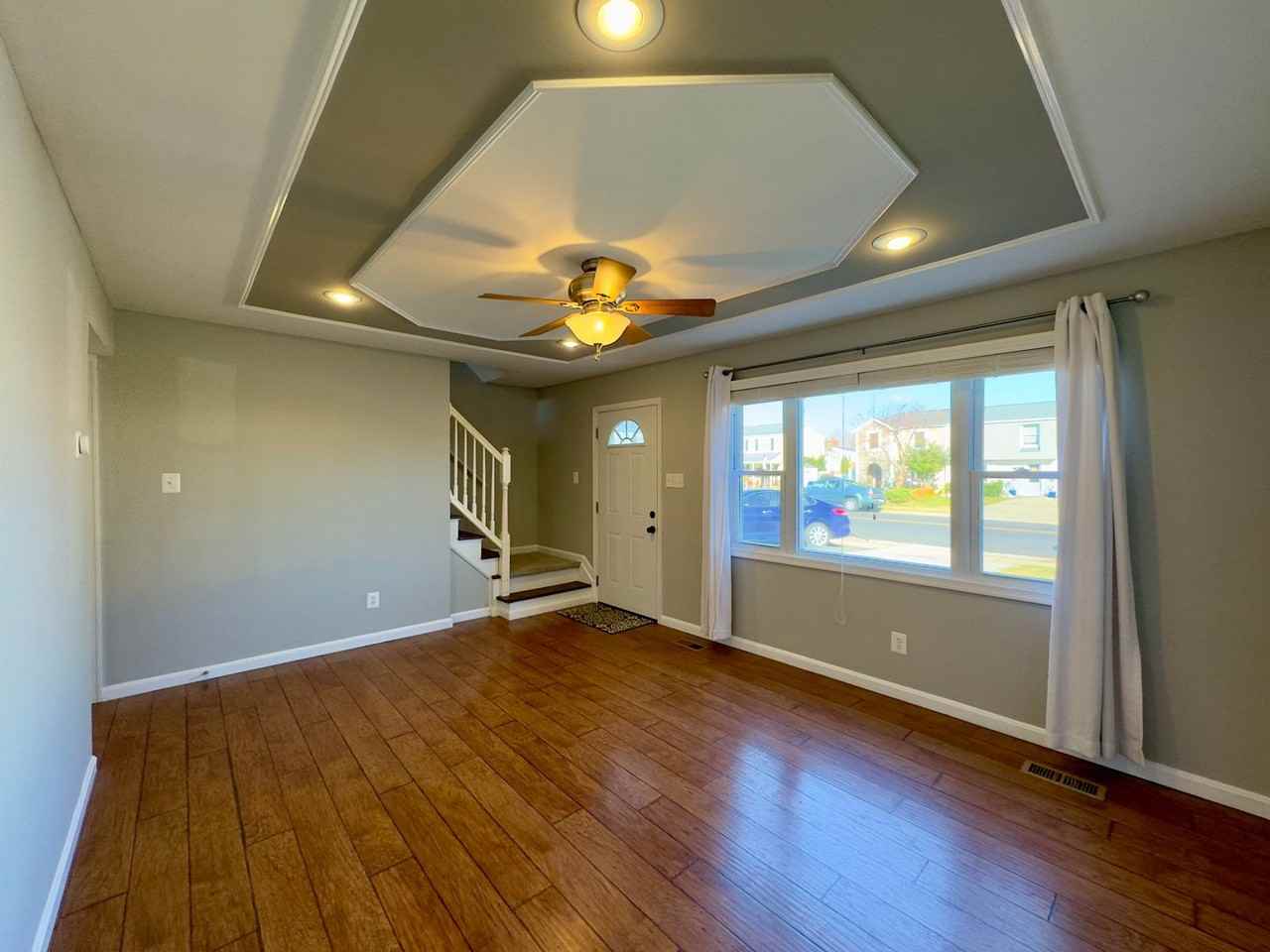 624 Shore Dr - Photo 2 of 22