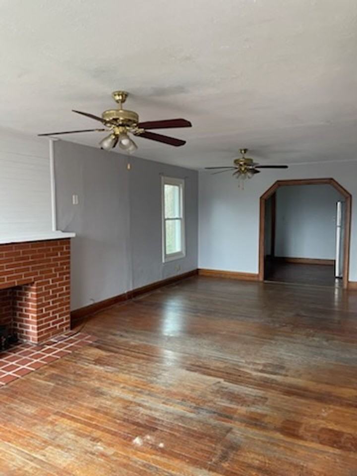 1109 Rosalie Dr - Photo 2 of 7