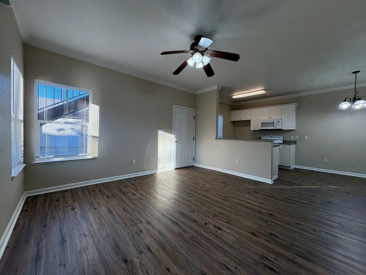 8905 Davis Rd - Photo 5 of 15