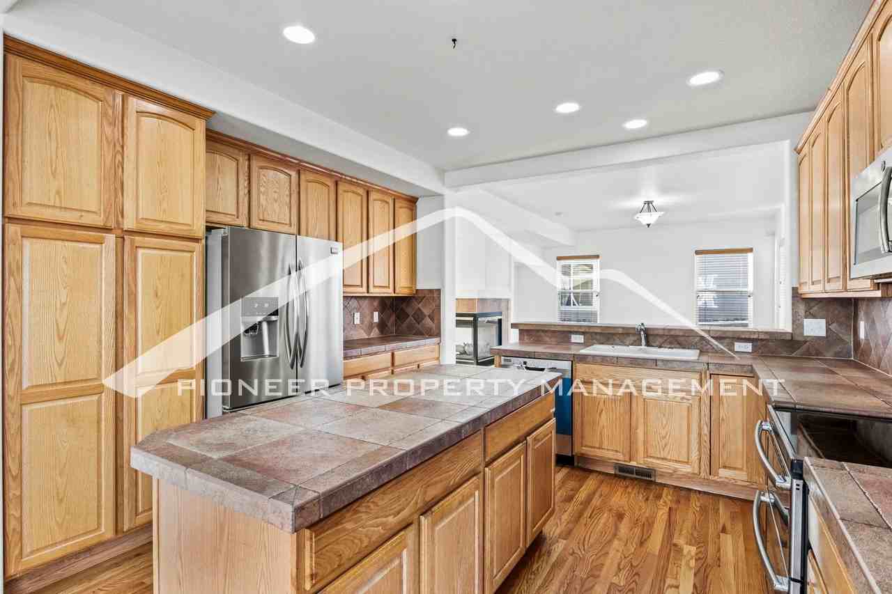 6972 Conifer Ridge Dr - Photo 3 of 32