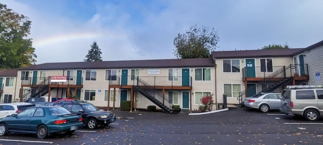 Chelsea Manor - Photo 2 of 50