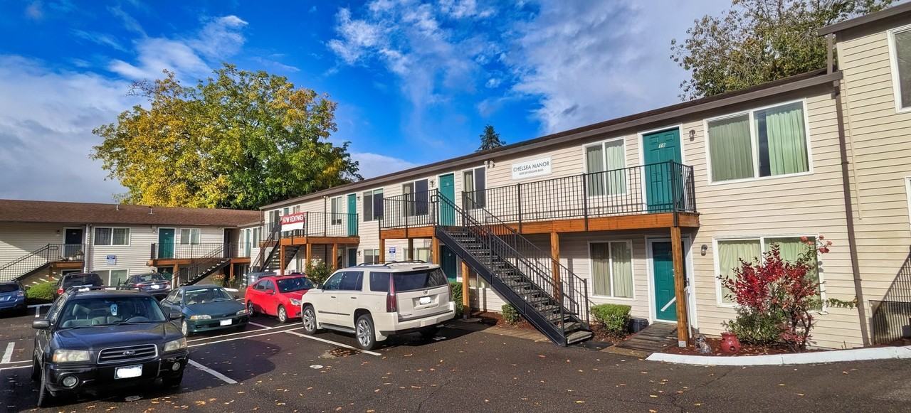 Chelsea Manor - Photo 4 of 50