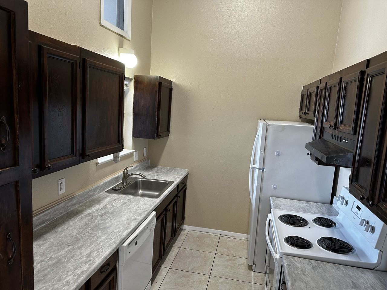 2112 Zephyr Cir #B - Photo 2 of 8