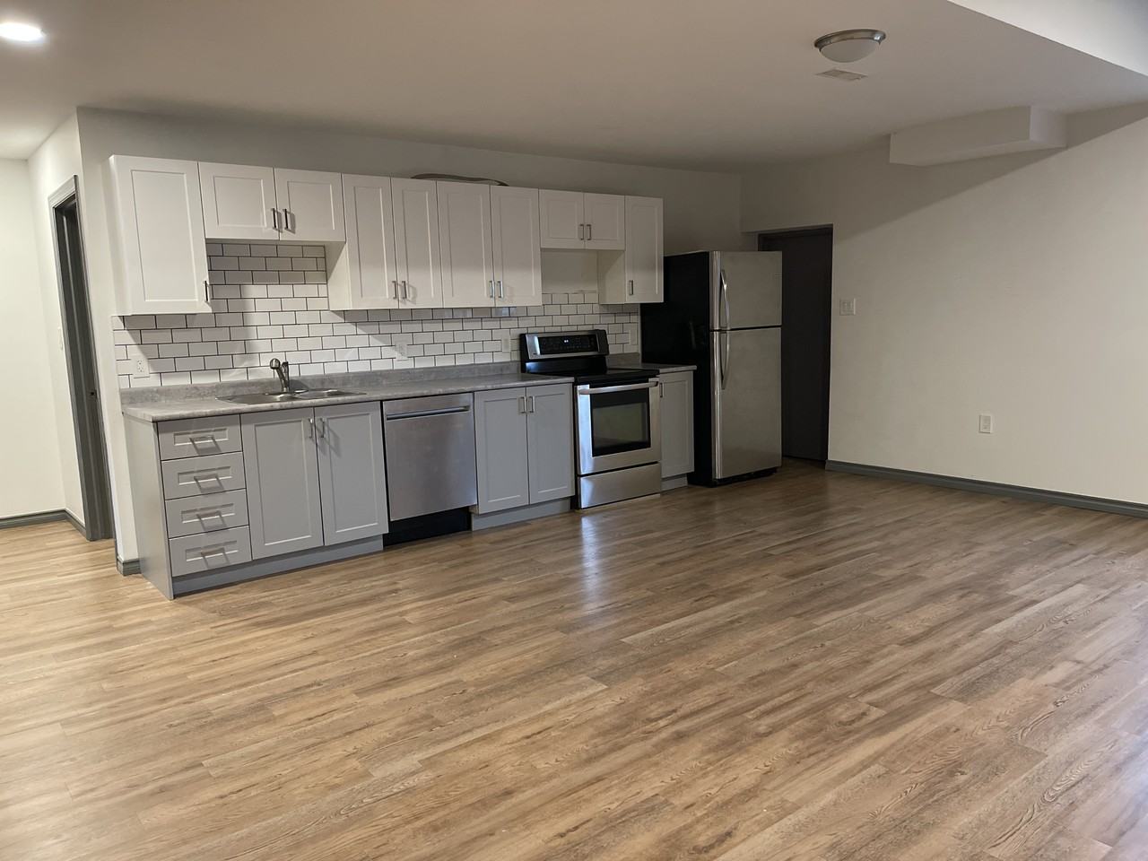 194 Christina St S #4 - Photo 2 of 11