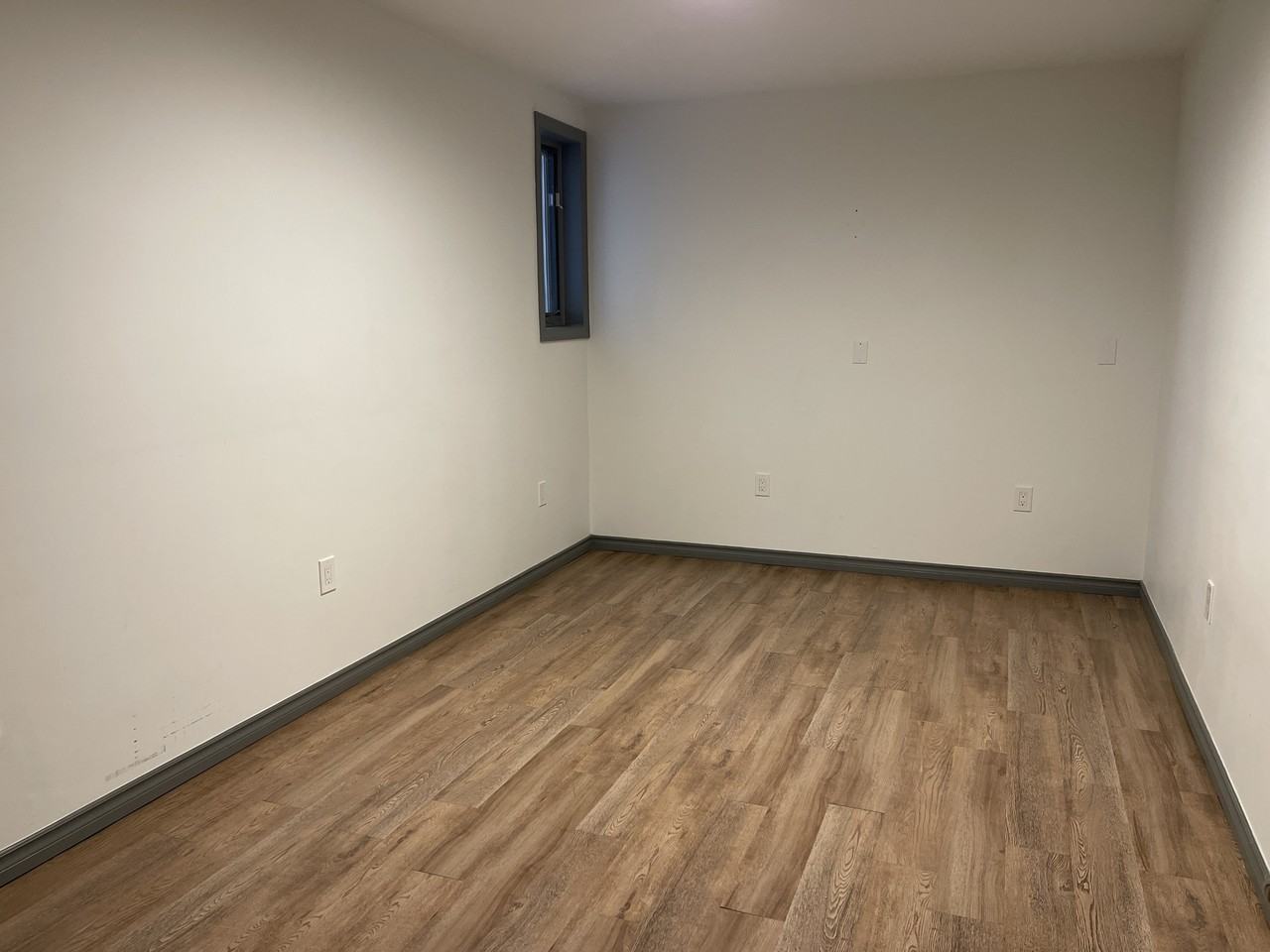 194 Christina St S #4 - Photo 6 of 11